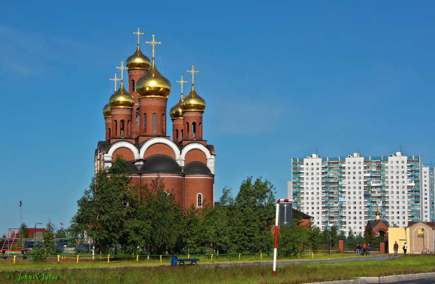Церковь Рождества Христова, Нижневартовск (Нижневартовский район и г. Нижневартовск, Ханты-Мансийский автономный округ). общий вид в ландшафте