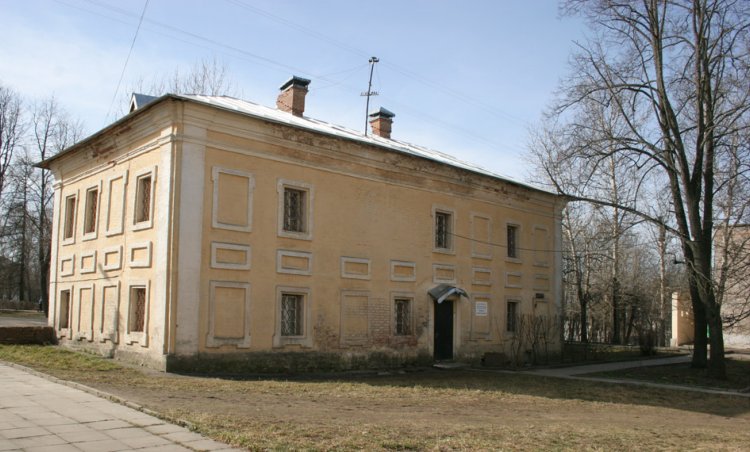 Аркадиевский монастырь, Вязьма (Вяземский район, Смоленская область). дополнительная информация, Сохранившаяся постройка, богадельня.