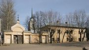 Аркадиевский монастырь, Сохранившиеся постройки, ворота и богадельня вид с юга, Вязьма, Вяземский район, Смоленская область