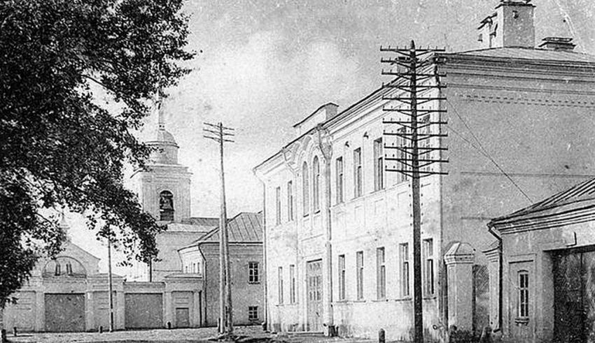 Аркадиевский монастырь, Вязьма (Вяземский район, Смоленская область). архивная фотография, Ворота монастыря, вид с улицы Садовой.
