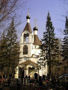 Покрова Пресвятой Богородицы на Никольско-Архангельском кладбище, Покровская церковь. Вид с запада на вход в церковь<br>, Никольское-Архангельское, Балашихинский городской округ и г. Реутов, Московская область