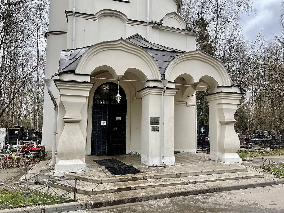 архитектурные детали. Покрова Пресвятой Богородицы на Никольско-Архангельском кладбище, Никольское-Архангельское (Балашихинский городской округ и г. Реутов, Московская область)