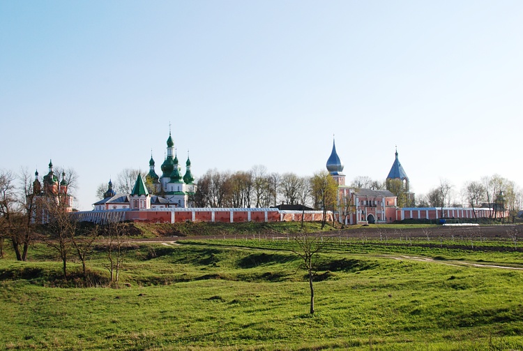 Троицкий Густынский монастырь, Густыня (Прилуцкий район, Украина, Черниговская область). общий вид в ландшафте