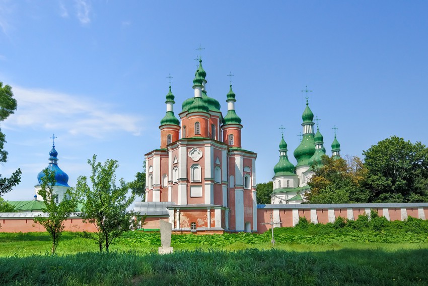 Троицкий Густынский монастырь, Густыня (Прилуцкий район, Украина, Черниговская область). общий вид в ландшафте