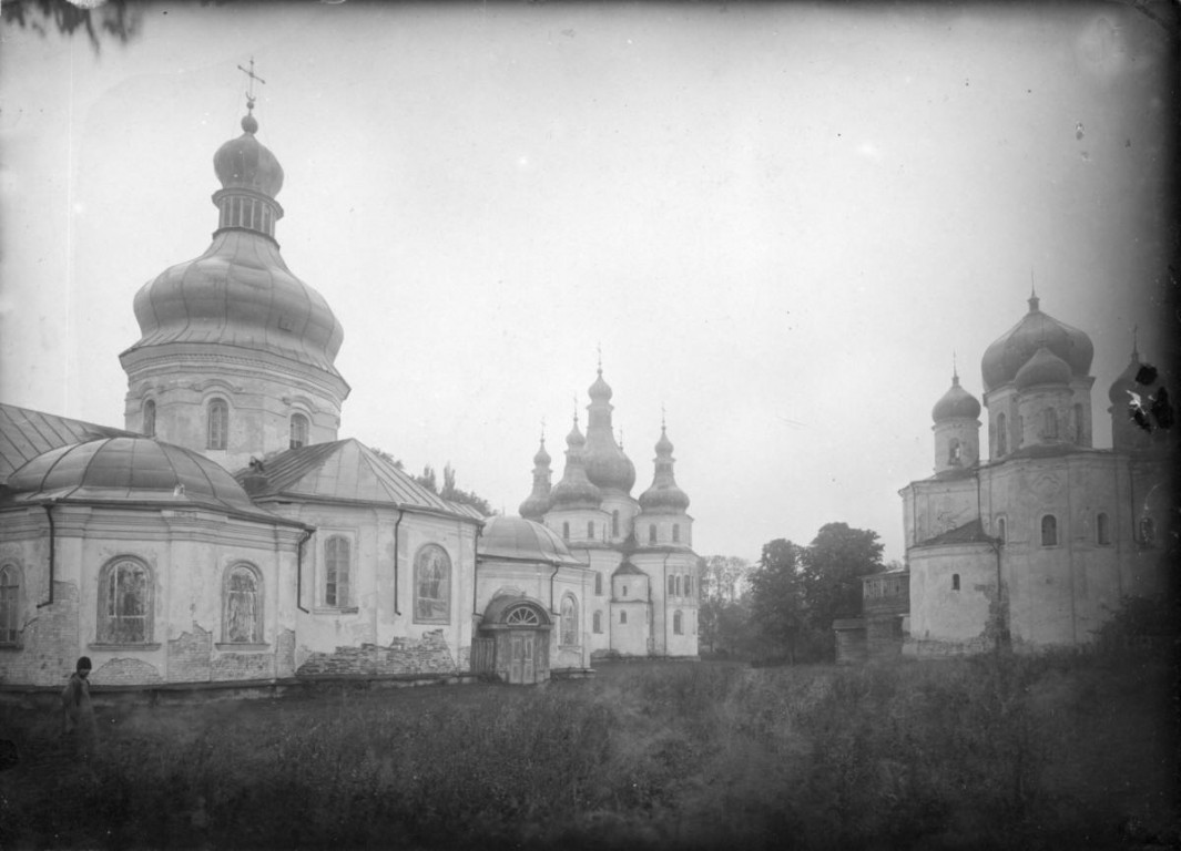 Густыня. Троицкий Густынский монастырь. архивная фотография, Воскресенская церковь, Троицкий собор и Петропавловская церковь. Фотография С.А. Таранушенко, 1926 г.