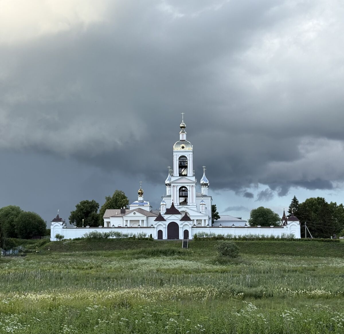 Монастырь Креста Господня, Погост-Крест (Ильинский район, Ивановская область). общий вид в ландшафте