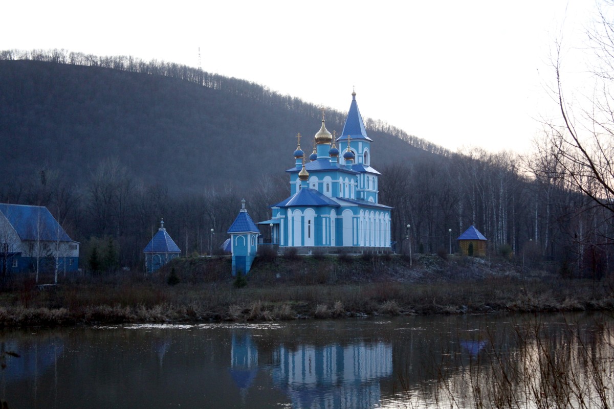 Аша. Церковь Казанской иконы Божией Матери. фасады, Вид через реку Сим