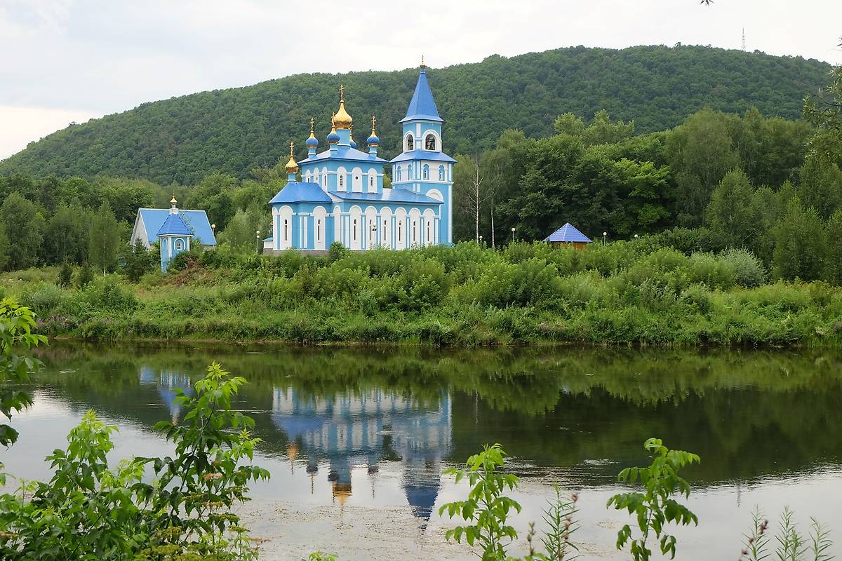 общий вид в ландшафте. Церковь Казанской иконы Божией Матери, Аша (Ашинский район, Челябинская область)