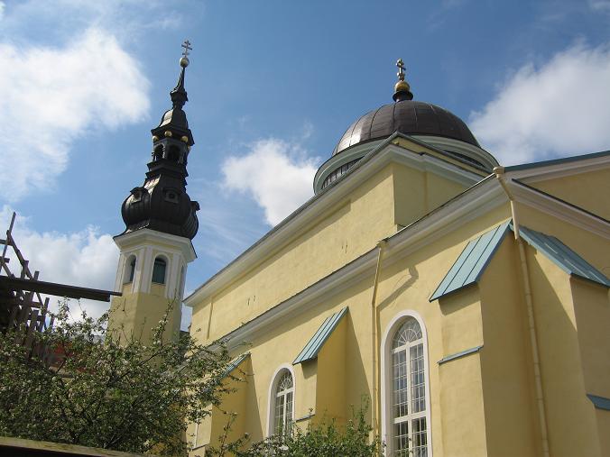 Таллин. Церковь Спаса Преображения. общий вид в ландшафте