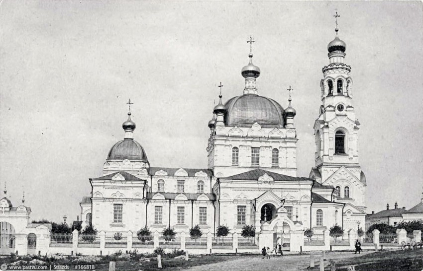 Храмовый комплекс. Собор Благовещения Пресвятой Богородицы и церкви Тихвинская и Скорбященская, Гагарин (Гагаринский район, Смоленская область). архивная фотография, Фото с сайта pastvu.ru Фото начала 20-го века