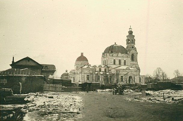 Храмовый комплекс. Собор Благовещения Пресвятой Богородицы и церкви Тихвинская и Скорбященская, Гагарин (Гагаринский район, Смоленская область). архивная фотография, Фото с сайта pastvu.ru Фото 1941-43 гг.