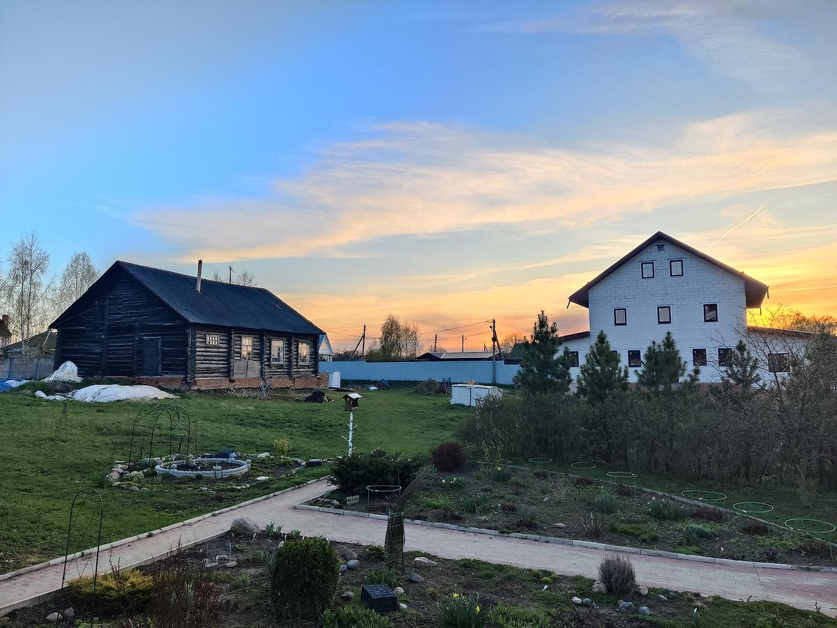 Сестринский корпус и хозяйственные постройки монастыря., общий вид в ландшафте. Макариев Решемский монастырь, Решма (Кинешемский район, Ивановская область)