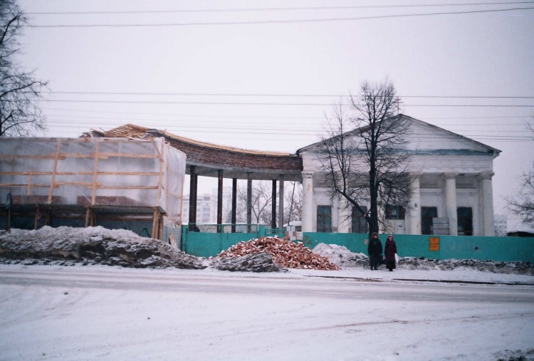 Уфа. Церковь Спаса Нерукотворного Образа. документальные фотографии, Восстановление правой колоннады и колокольни.