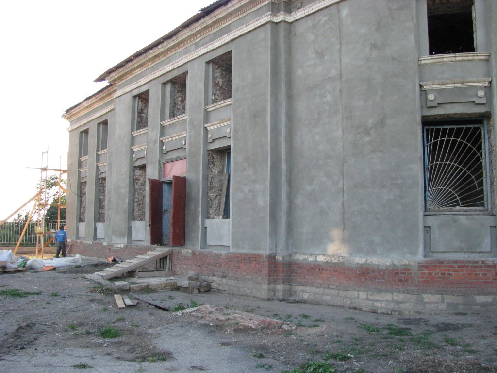 Церковь Михаила Архангела, Красные Буйцы (Богородицкий район, Тульская область). архитектурные детали, Стены уже приняли божеский вид.