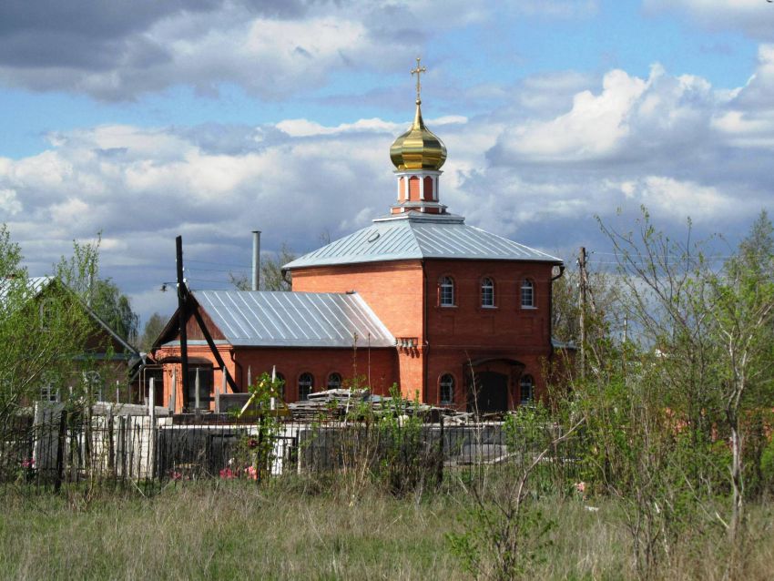 Мурмино. Церковь Троицы Живоначальной. фасады, Вид с юго-востока на новую церковь. На переднем плане - ограда и место сгоревшей церкви