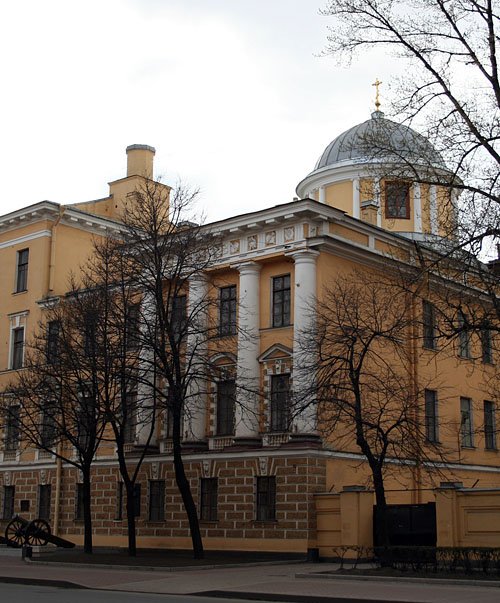 Домовая церковь Воскресения Словущего при Суворовском военном училище, Адмиралтейский район (Санкт-Петербург, г. Санкт-Петербург). общий вид в ландшафте