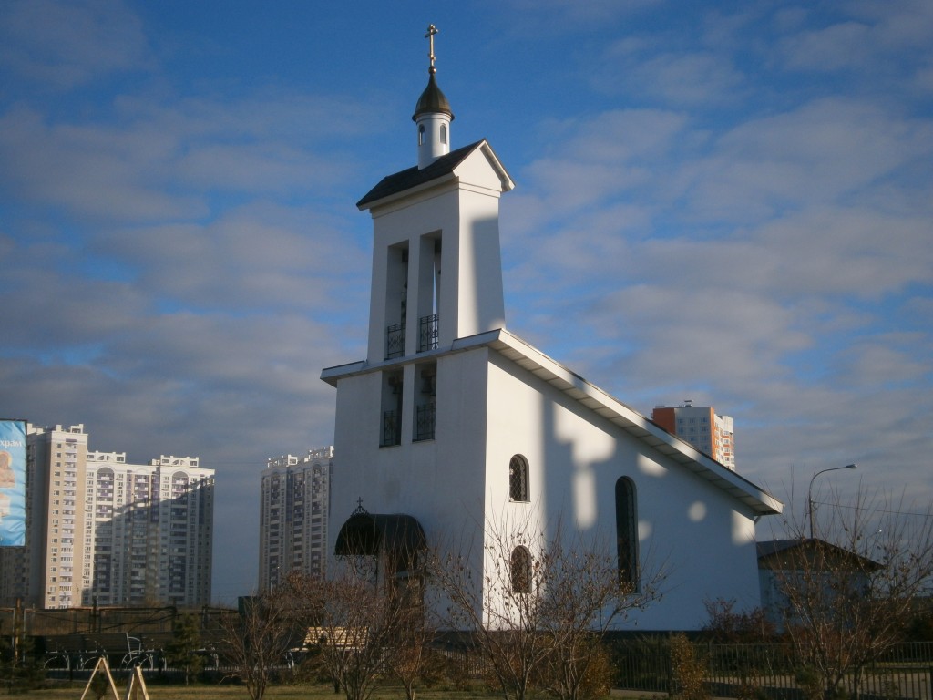 Химки. Церковь Феодоровской иконы Божией Матери. общий вид в ландшафте