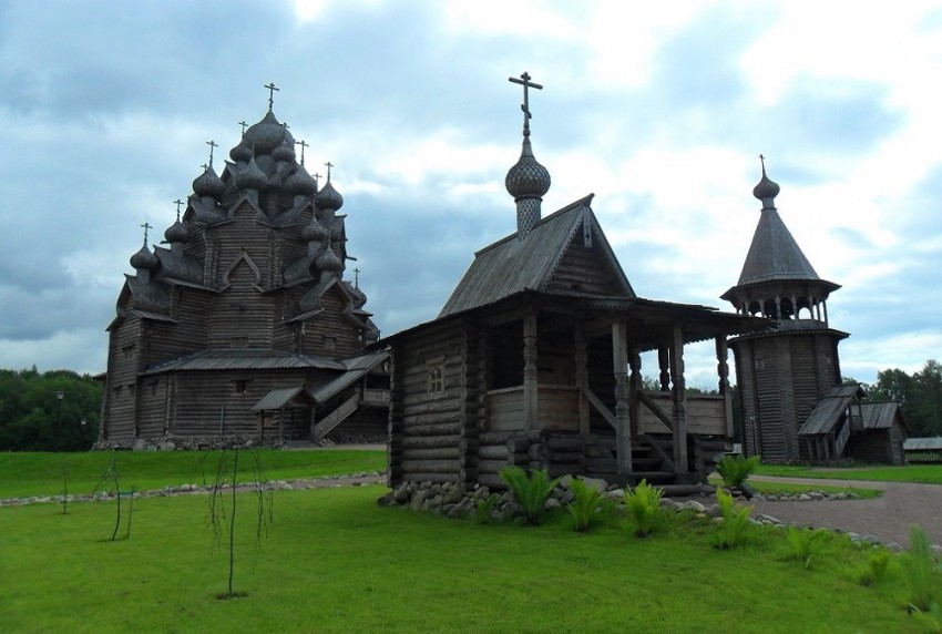 Невский Парклесхоз. Церковь Покрова Пресвятой Богородицы. дополнительная информация, Постройки Покровского погоста