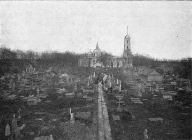 Церковь Тихвинской иконы Божией Матери, Путилово (Кировский район, Ленинградская область). архивная фотография, Лавры, монастыри и храмы на Св. Руси. С.-Петербургская епархия. Выпуски I - VI. СПб, 1909. V выпуск, с. 137. Теперь на кладбище выросли высокие деревья, и церковь с этого места не видна.