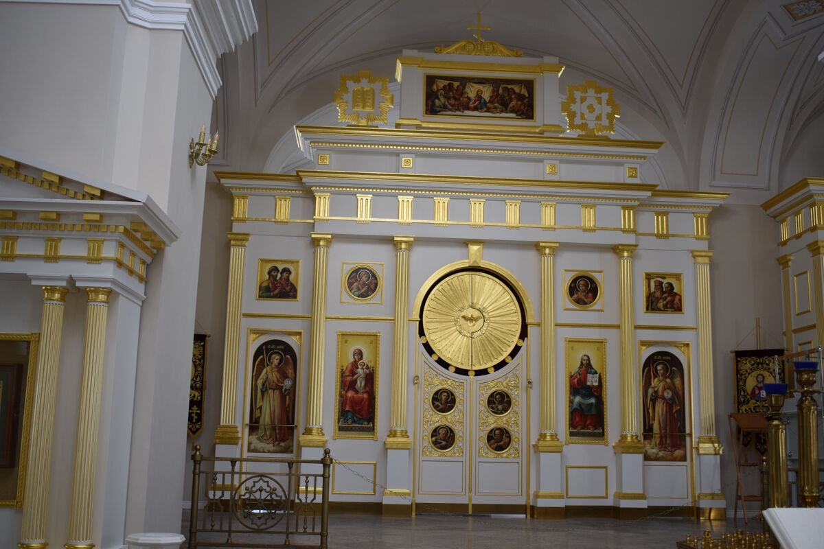 Церковь Тихвинской иконы Божией Матери, Путилово (Кировский район, Ленинградская область). интерьер и убранство, Главный иконостас