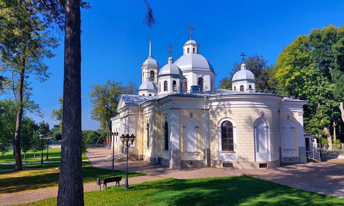 Церковь Тихвинской иконы Божией Матери, Путилово (Кировский район, Ленинградская область). общий вид в ландшафте