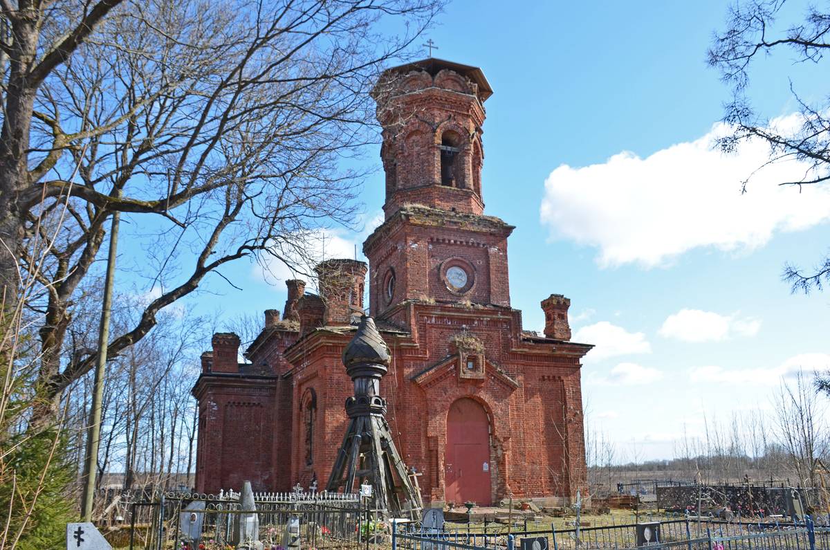 фасады. Церковь Успения Пресвятой Богородицы, Лукинское (Кировский район, Ленинградская область)