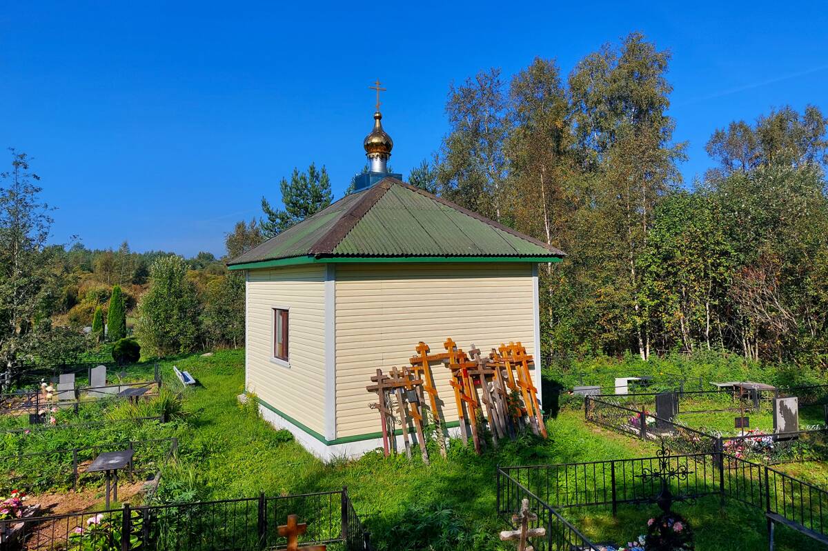 Часовня Николая Чудотворца, Назия, посёлок станции (Кировский район, Ленинградская область). общий вид в ландшафте