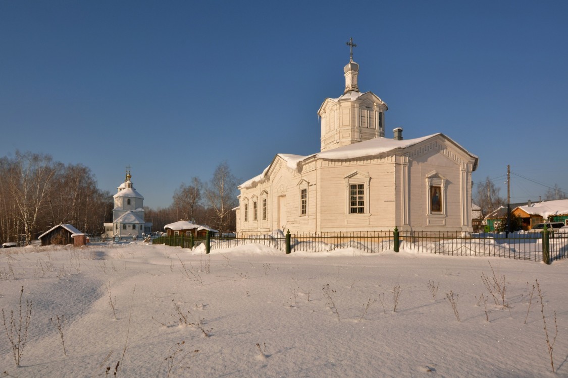 Сынтул. Храмовый комплекс. Церкви Покрова Пресвятой Богородицы и Спаса Всемилостивого. общий вид в ландшафте, Общий вид комплекса с юго-востока: на переднем плане - Спасская церковь, на заднем - Покровская