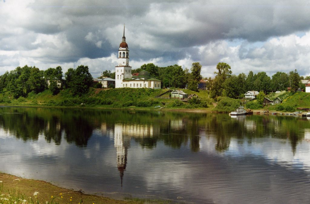 Церковь Успения Пресвятой Богородицы, Тотьма (Тотемский район, Вологодская область). общий вид в ландшафте