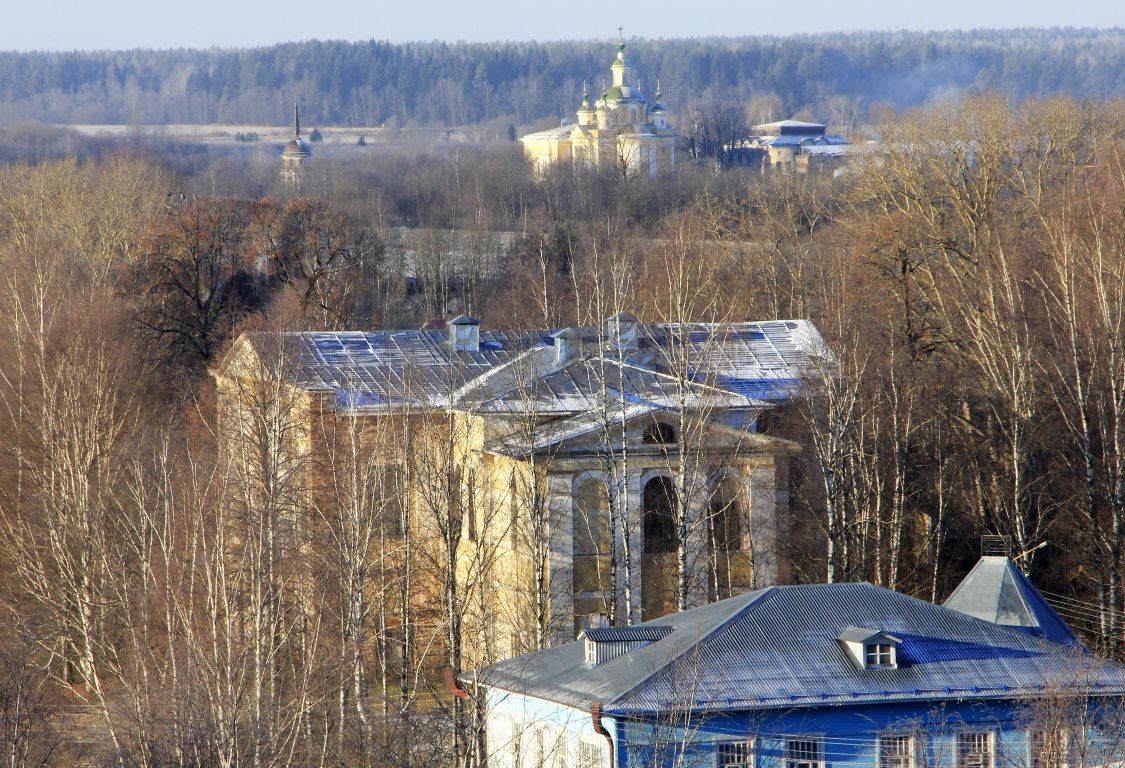 Собор Богоявления Господня, Тотьма (Тотемский район, Вологодская область). общий вид в ландшафте, Вид с колокольни Успенской церкви. На дальнем плане - Спасо-Суморин монастырь.