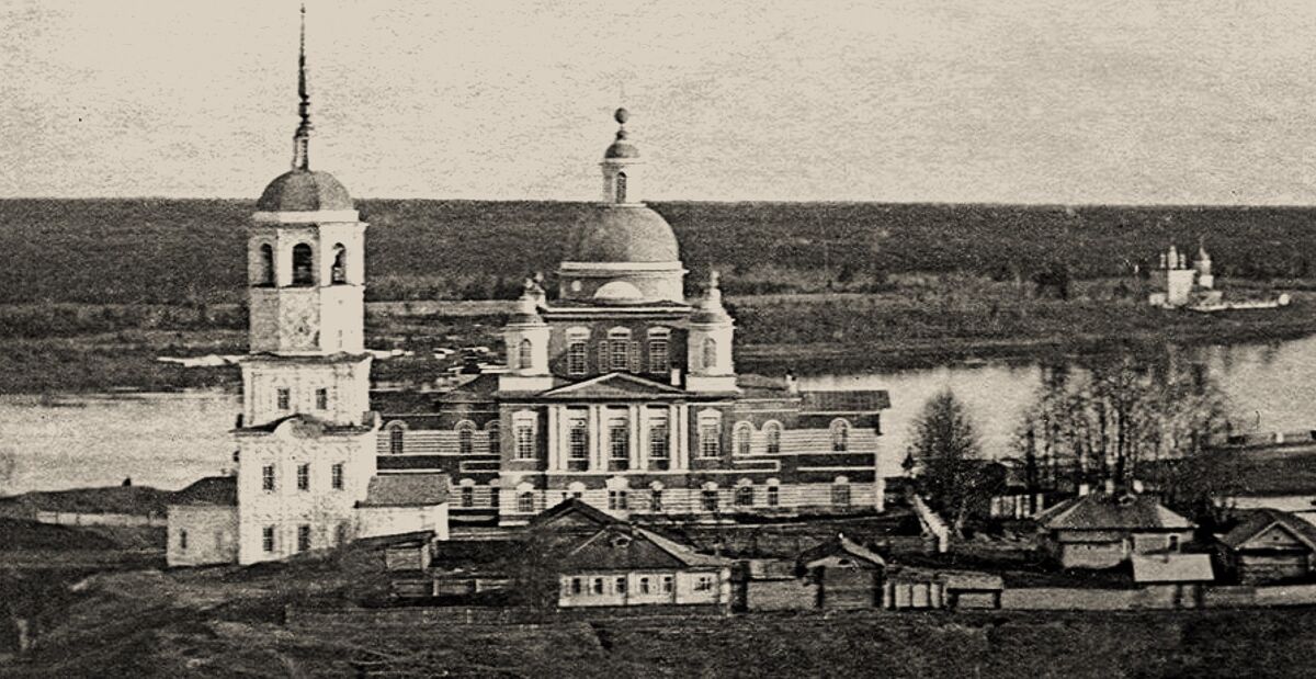 Собор Богоявления Господня, Тотьма (Тотемский район, Вологодская область). архивная фотография, Вид на Богоявленский собор с высоты птичьего полёта. Фотография нач. ХХ века.