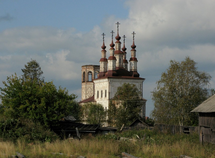 Варницы. Церковь Воскресения Христова. общий вид в ландшафте