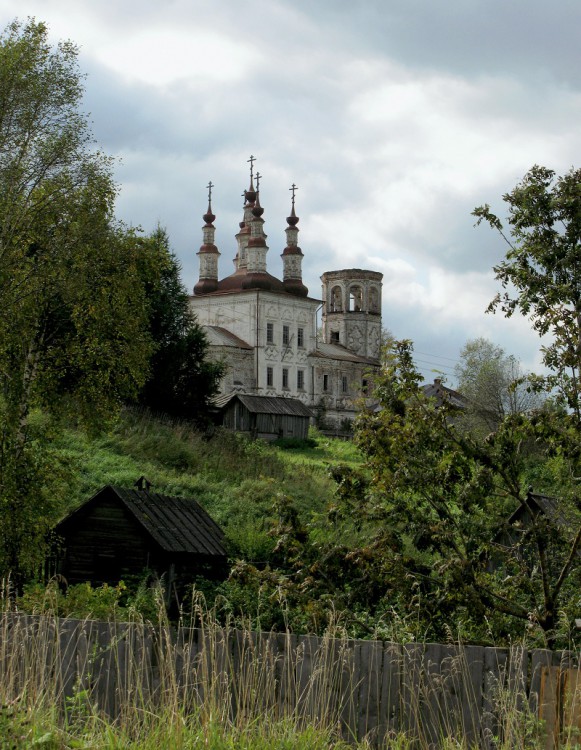 Варницы. Церковь Воскресения Христова. общий вид в ландшафте