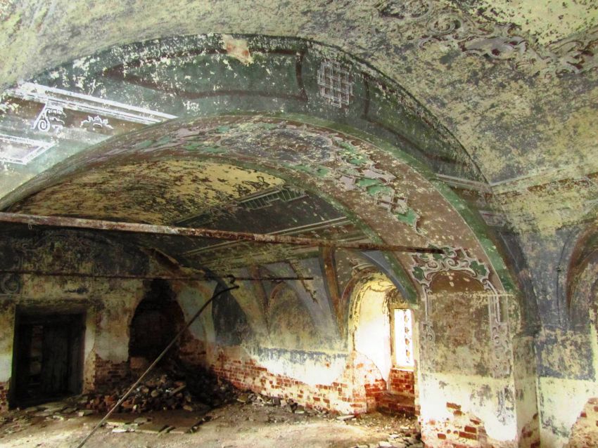Церковь Воскресения Христова, Варницы (Тотемский район, Вологодская область). интерьер и убранство, нижняя церковь, вид на трапезную из основного объема