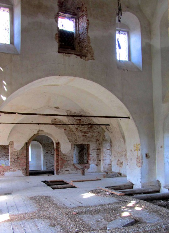 Церковь Воскресения Христова, Варницы (Тотемский район, Вологодская область). интерьер и убранство, вид от алтаря верхней церкви