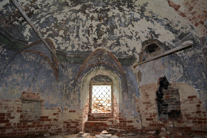 Церковь Воскресения Христова, Варницы (Тотемский район, Вологодская область). интерьер и убранство, Алтарь нижнего храма