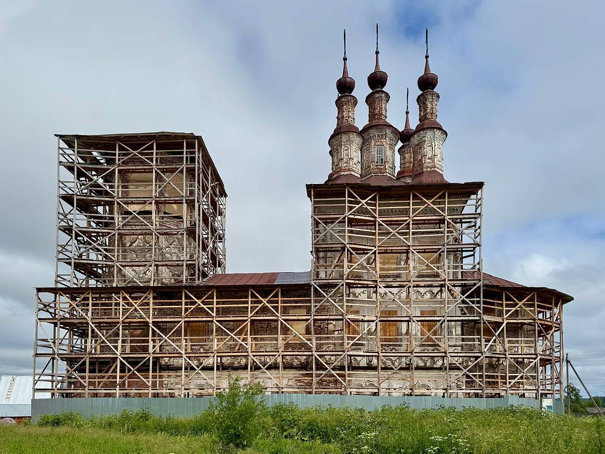 Вид с юга после консервации, документальные фотографии. Церковь Воскресения Христова, Варницы (Тотемский район, Вологодская область)