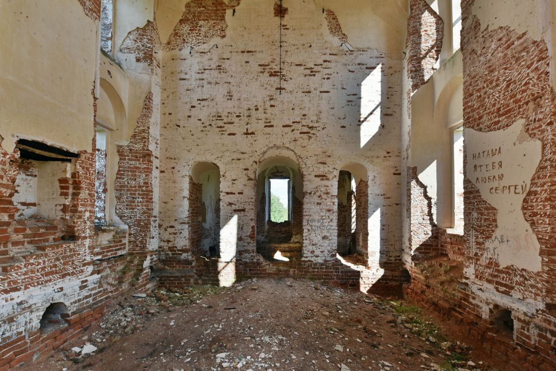 Церковь Николая Чудотворца погоста Пырза, Корнухино, урочище (Великоустюгский район, Вологодская область). интерьер и убранство, Восточная сторона верхнего храма