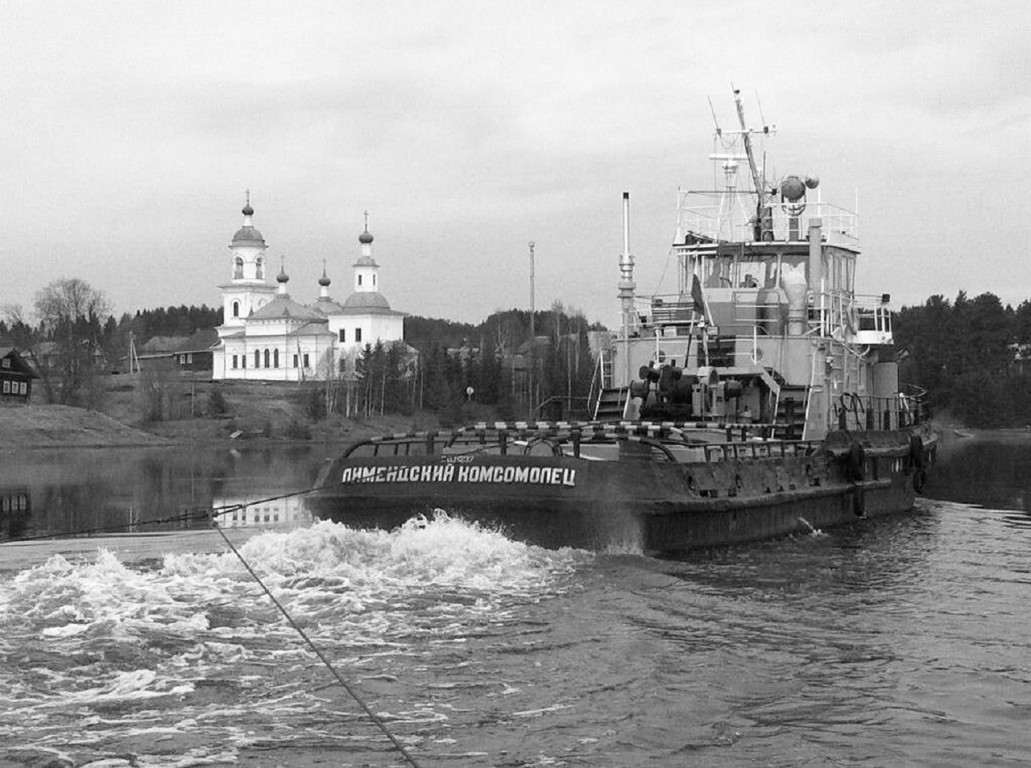 Церковь Покрова Пресвятой Богородицы, Устье (Тотемский район, Вологодская область). архивная фотография, Фото с сайта https://ok.ru/profile/533760272359/album/417537537255/890274879975. Автор В. Зинин