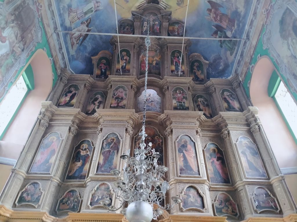 Церковь Покрова Пресвятой Богородицы, Устье (Тотемский район, Вологодская область). интерьер и убранство, интерьер основного объема (центральный иконостас)