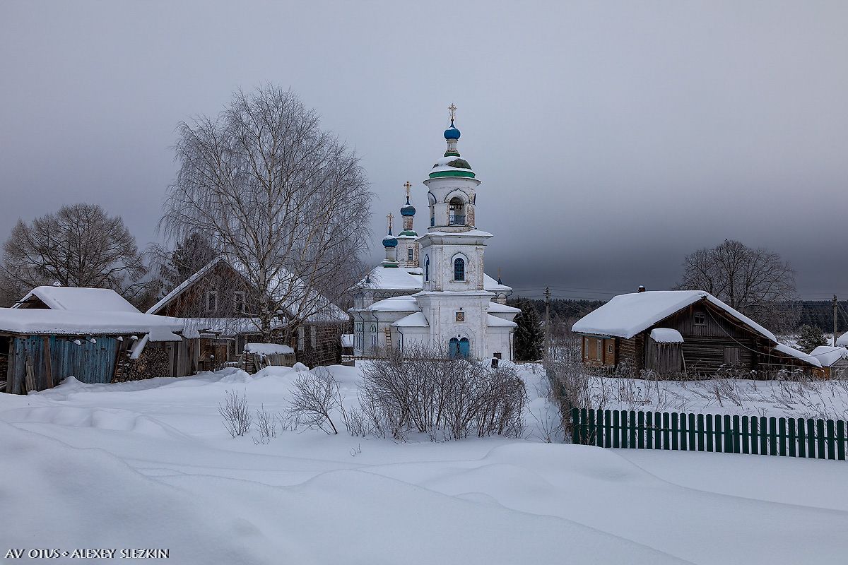 общий вид в ландшафте. Церковь Покрова Пресвятой Богородицы, Устье (Тотемский район, Вологодская область)
