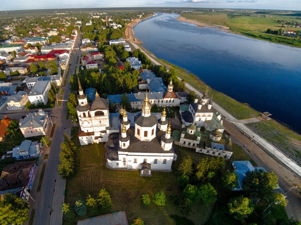 Великий Устюг. Соборное дворище. общий вид в ландшафте