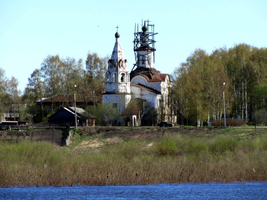 Церковь Леонтия Ростовского, Великий Устюг (Великоустюгский район, Вологодская область). документальные фотографии, вид с Сухоны, с юго-запада
