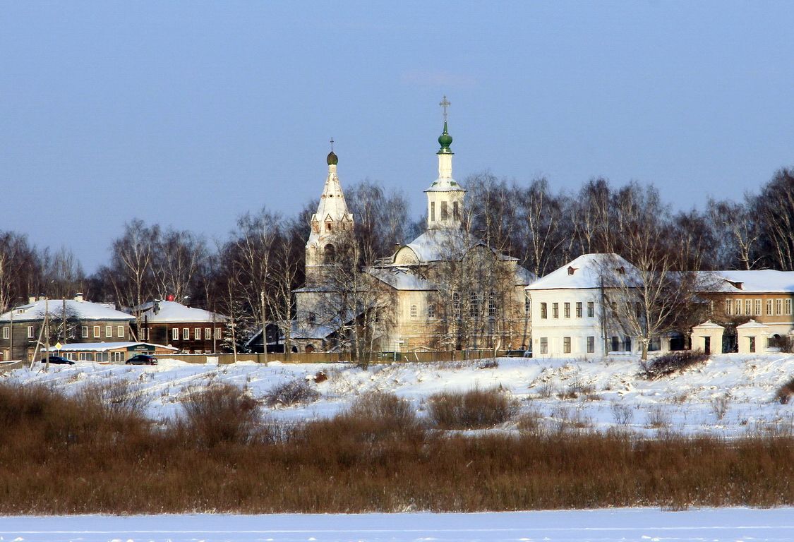 Церковь Леонтия Ростовского, Великий Устюг (Великоустюгский район, Вологодская область). общий вид в ландшафте, Вид через реку Сухона.