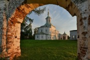 Церковь Сергия Радонежского в Дымковской слободе, Вид от ворот храмового комплекса на Сергиевскую церковь<br>, Великий Устюг, Великоустюгский район, Вологодская область