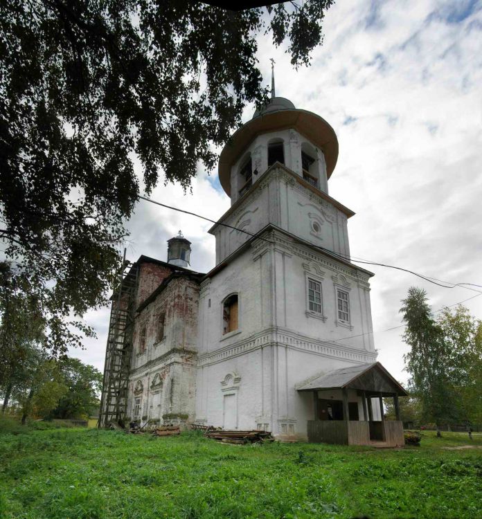 Церковь Илии Пророка, Чаромское (Шекснинский район, Вологодская область). общий вид в ландшафте