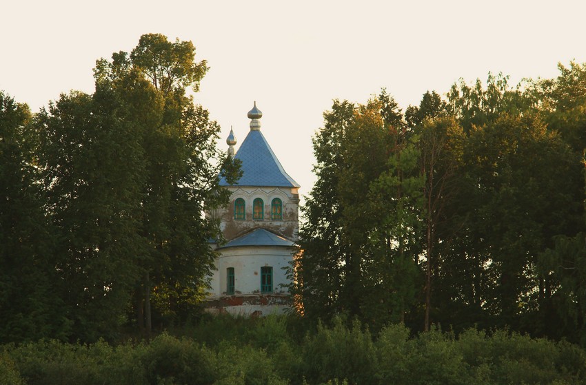 Церковь Бориса и Глеба, Ирма (Шекснинский район, Вологодская область). общий вид в ландшафте, Вид церкви с реки Шексны