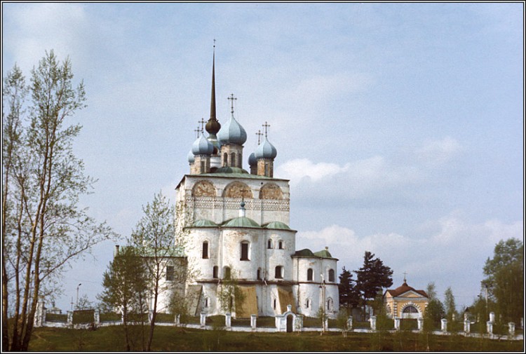 Сольвычегодск. Собор Благовещения Пресвятой Богородицы. общий вид в ландшафте