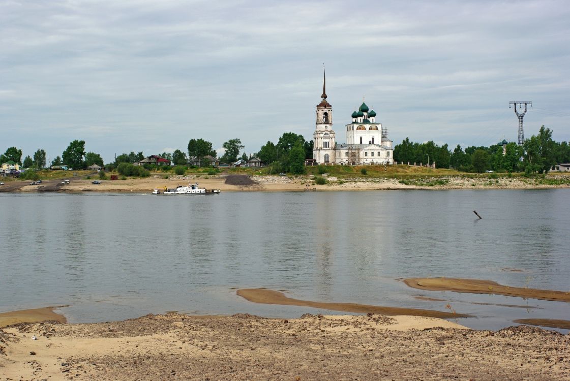 Собор Благовещения Пресвятой Богородицы, Сольвычегодск (Котласский район и г. Котлас, Архангельская область). общий вид в ландшафте, Вид с левым берегом Вычегды