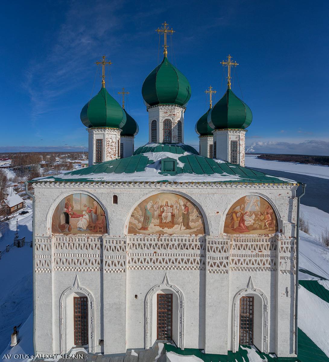 Вид с колокольни на четверик, архитектурные детали. Собор Благовещения Пресвятой Богородицы, Сольвычегодск (Котласский район и г. Котлас, Архангельская область)